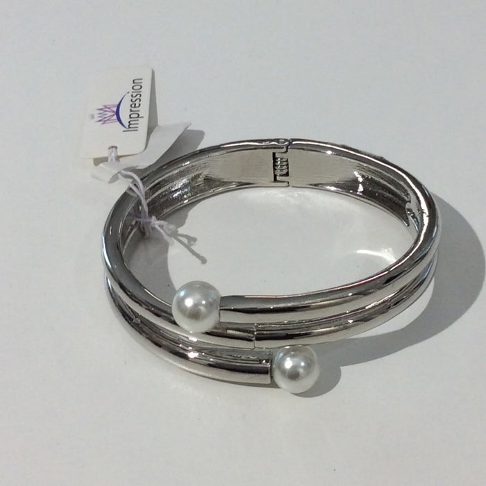 Small pearl silver clasp